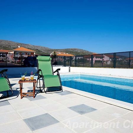 Luxury Apartment Charm With Pool Трогир Экстерьер фото