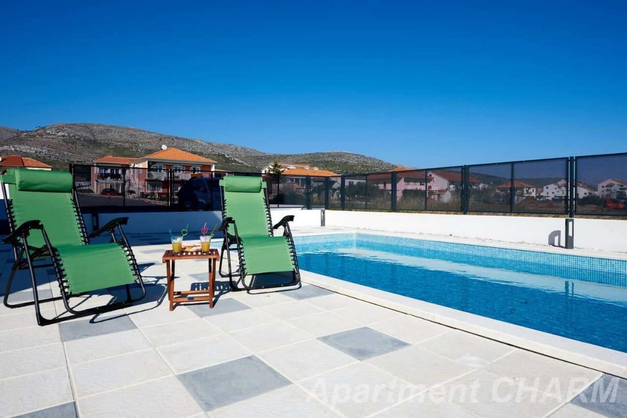 Luxury Apartment Charm With Pool Трогир Экстерьер фото